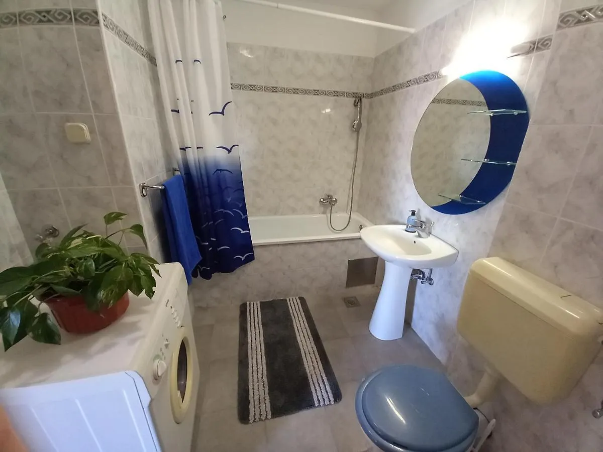 Iva Apartman بولا 0*,