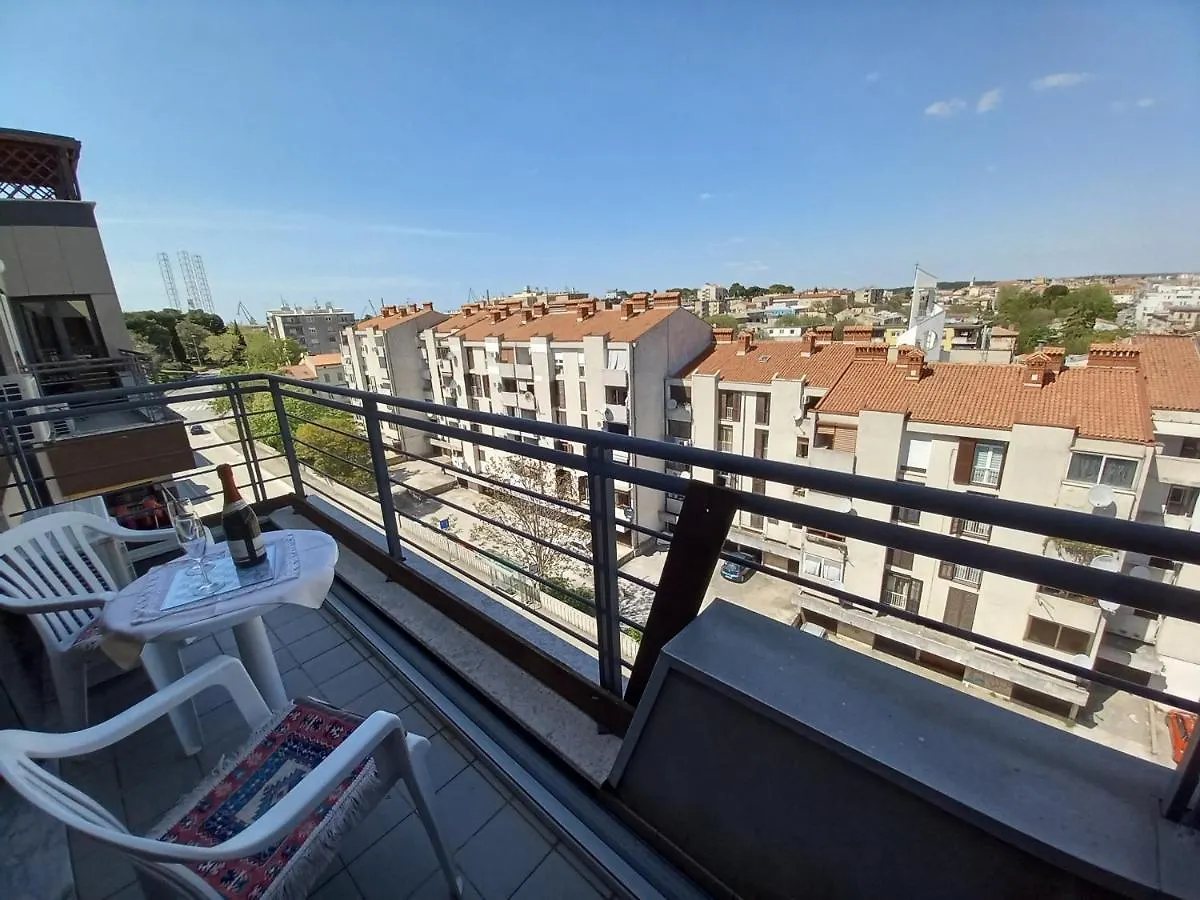 Iva Apartman بولا شقة