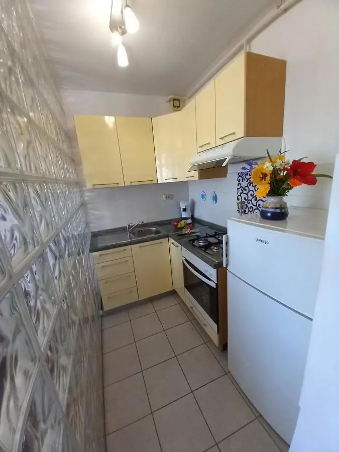 Iva Apartman بولا 0*,