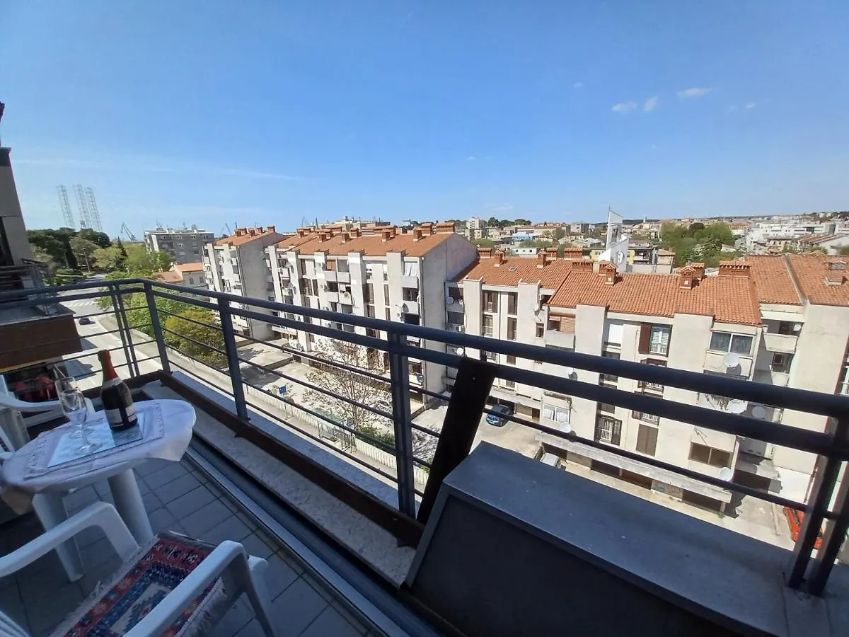 Iva Apartman بولا شقة